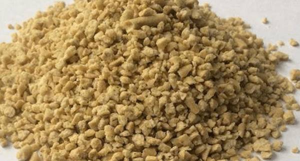 怎么自制鸡饲料配方_养鸡