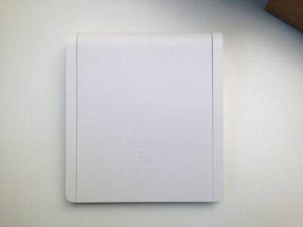 小米路由器mini版真机图评测:神似苹果触控板