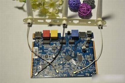 极路由3做工如何?极路由3智能路由器拆解图文评测