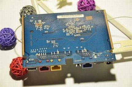 极路由3做工如何?极路由3智能路由器拆解图文评测