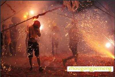 梦见别人拿炮竹炸