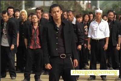 梦见很多人混战